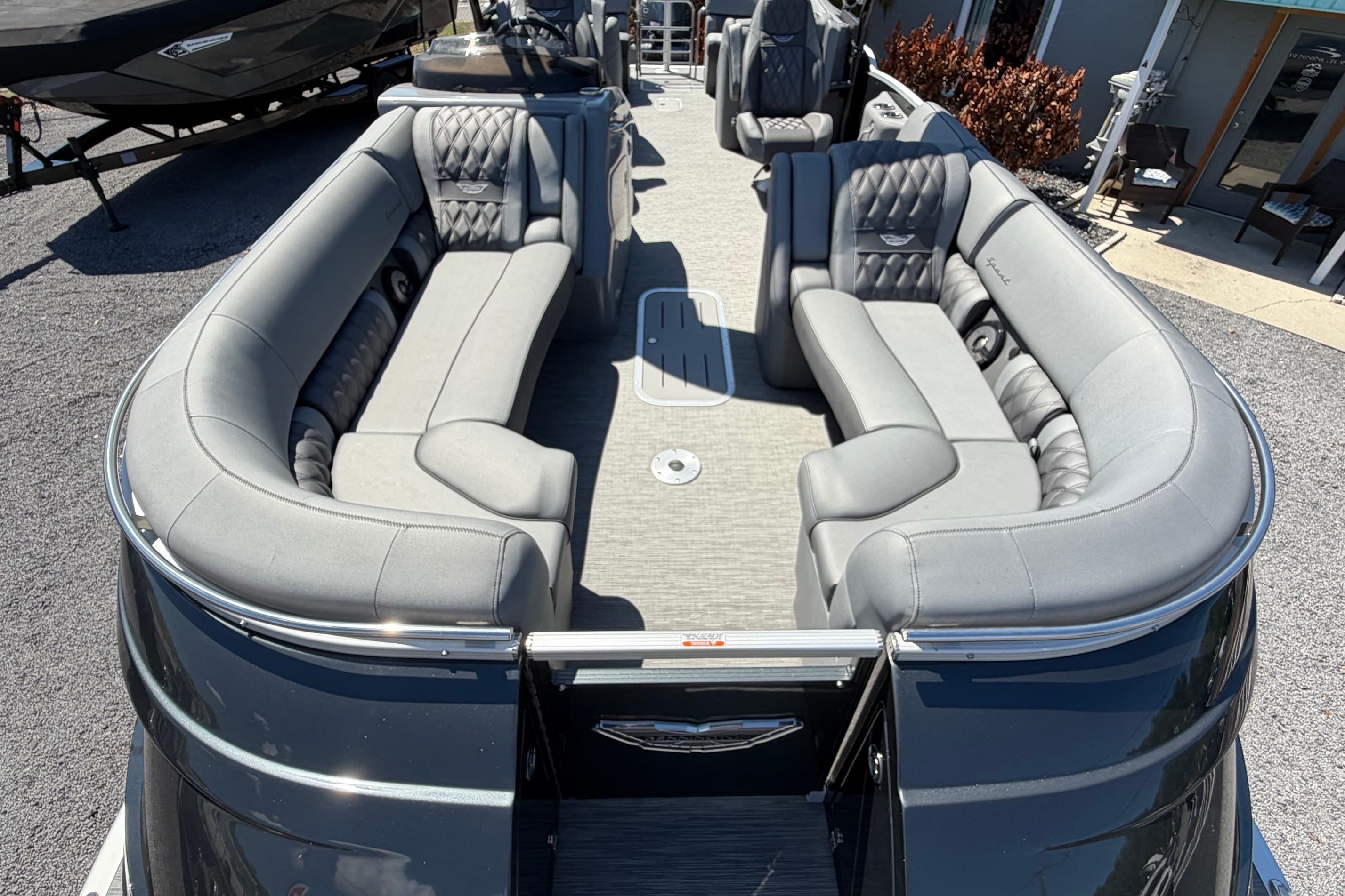 2022 Bennington 25 QX pontoon boat with luxurious gray seating and spacious deck.