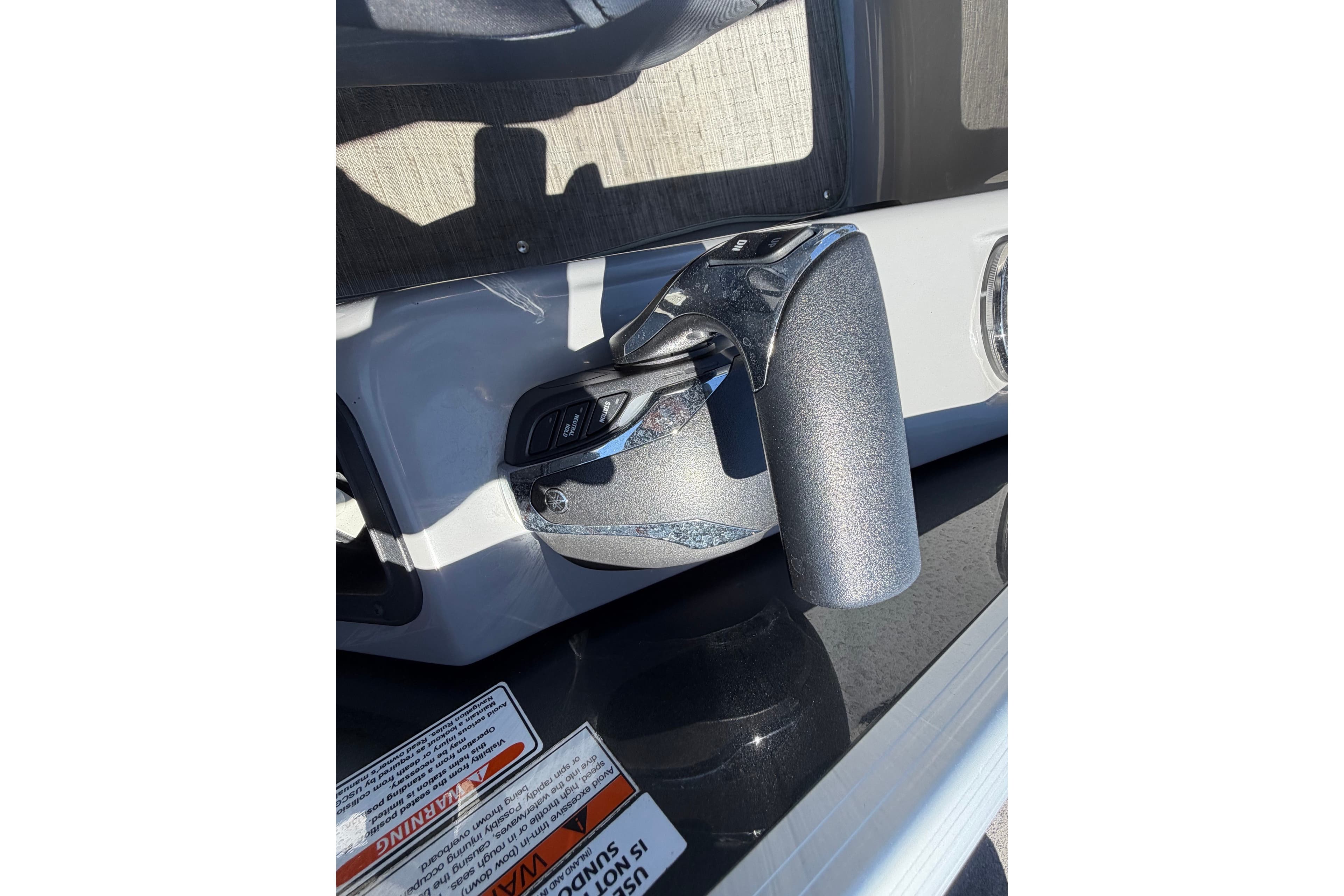 Throttle control of 2022 Bennington 25 QX boat, featuring sleek design and ergonomic handle.