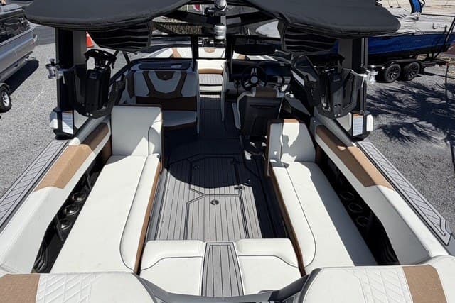 2022 Nautique Super Air Nautique G25 boat interior with luxurious seating and modern design.